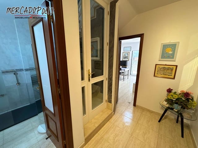 2 slaapkamer Halfvrijstaande villa te koop in Corralejo, La Oliva met zwembad garage - € 350.000 (Ref: 9116611)