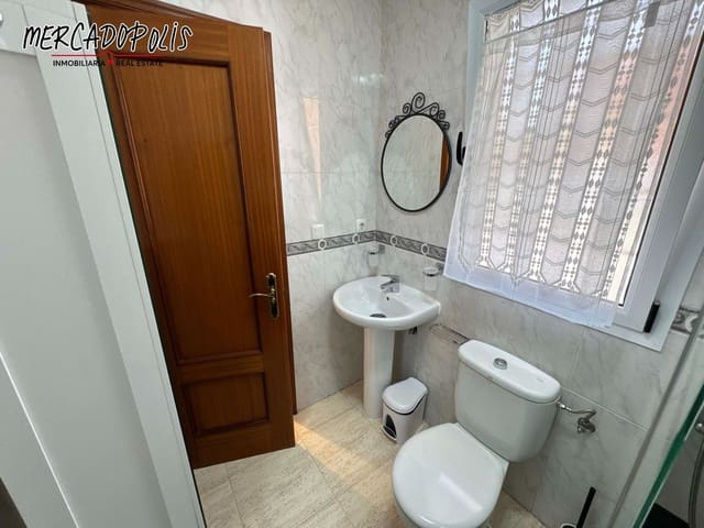 2 slaapkamer Halfvrijstaande villa te koop in Corralejo, La Oliva met zwembad garage - € 350.000 (Ref: 9116611)