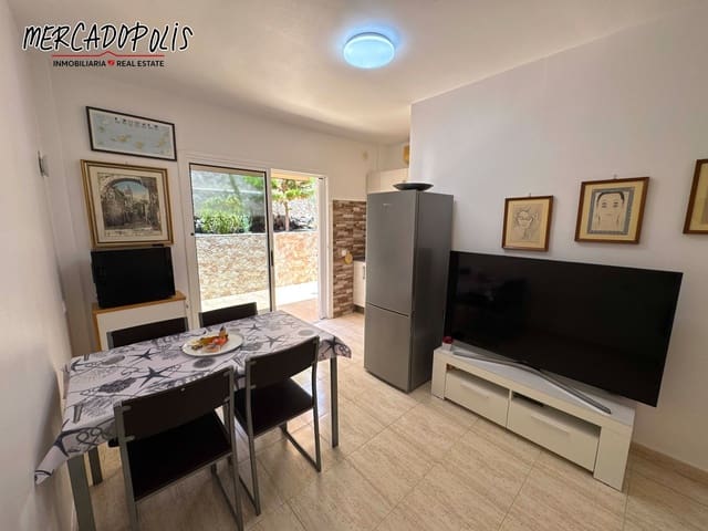 2 slaapkamer Halfvrijstaande villa te koop in Corralejo, La Oliva met zwembad garage - € 350.000 (Ref: 9116611)
