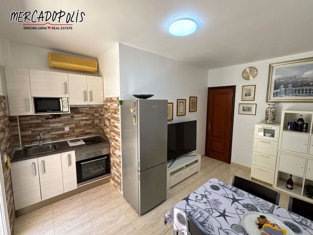 2 slaapkamer Halfvrijstaande villa te koop in Corralejo, La Oliva met zwembad garage - € 350.000 (Ref: 9116611)