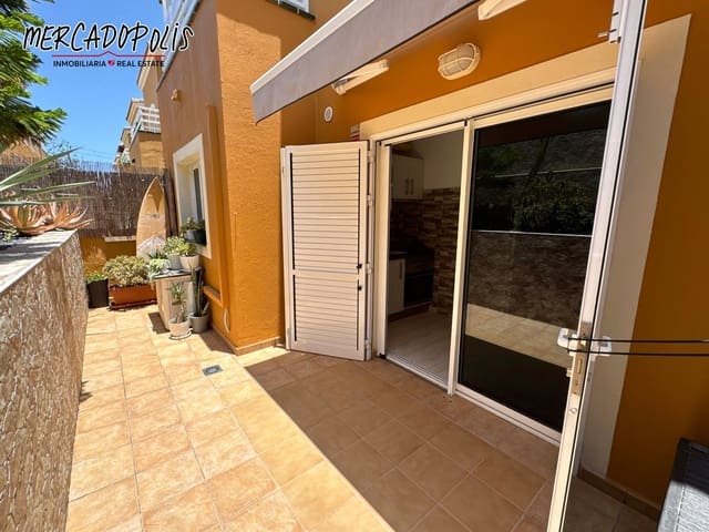 2 slaapkamer Halfvrijstaande villa te koop in Corralejo, La Oliva met zwembad garage - € 350.000 (Ref: 9116611)