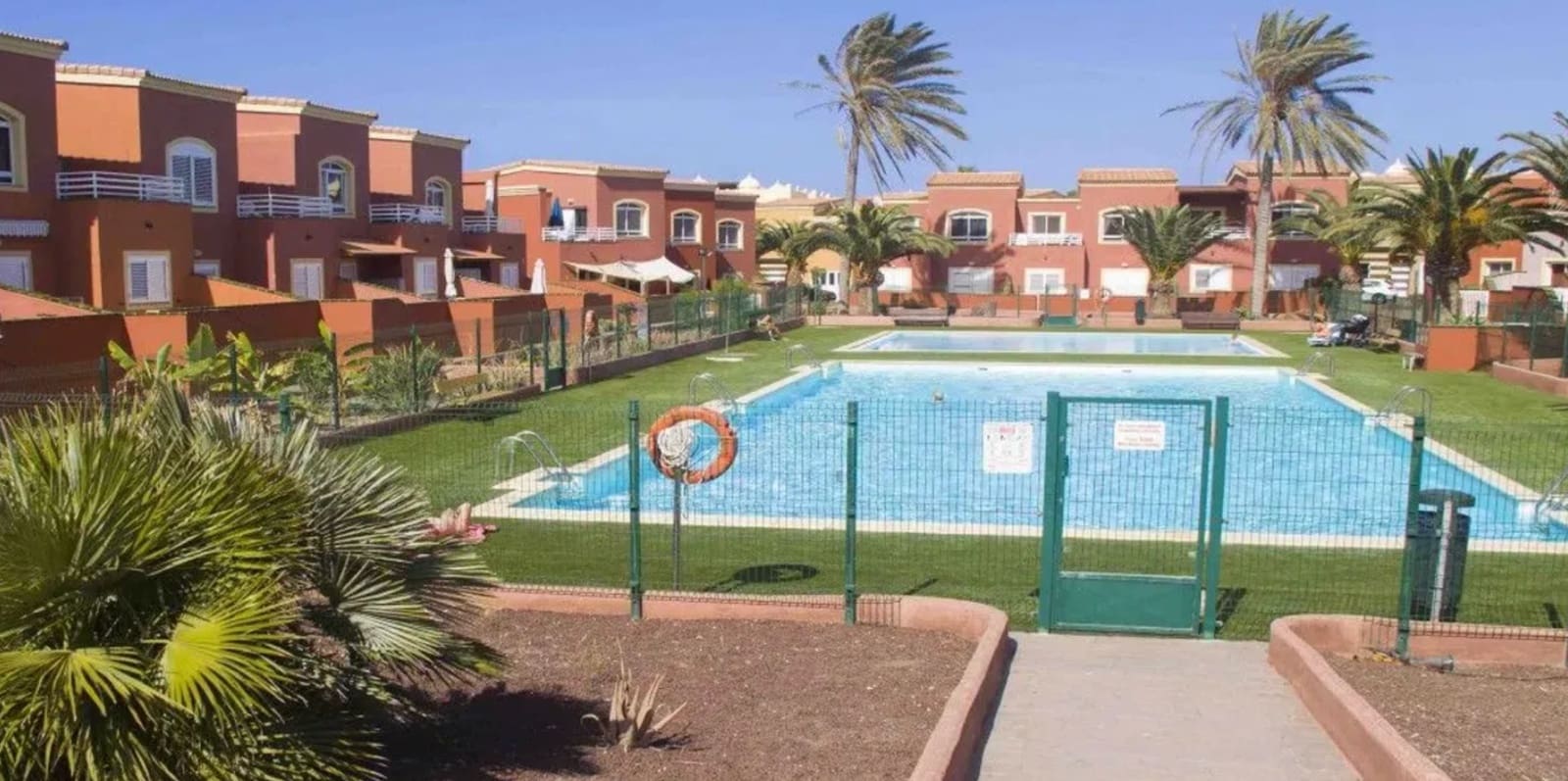 2 soveværelse Semi-Rækkehus til salg i Corralejo med swimmingpool garage - € 350.000 (Ref: 9116611)