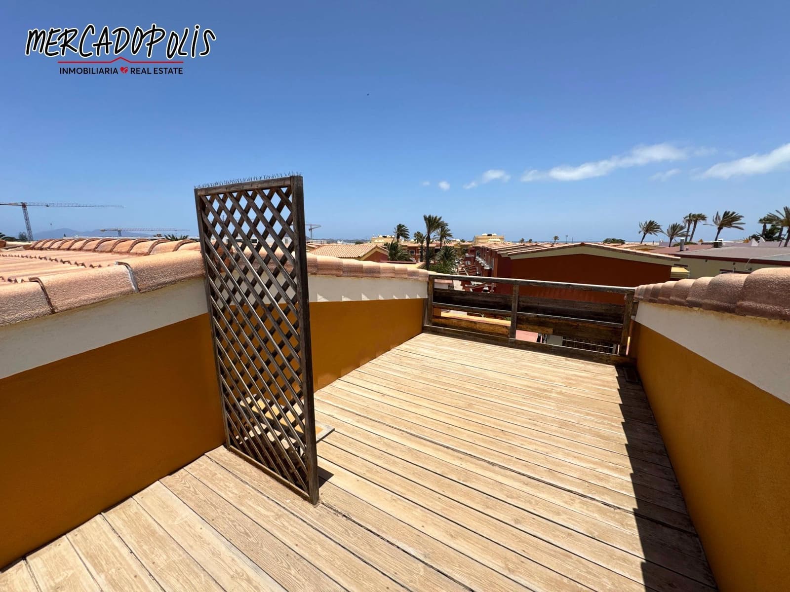 2 soveværelse Semi-Rækkehus til salg i Corralejo med swimmingpool garage - € 350.000 (Ref: 9116611)