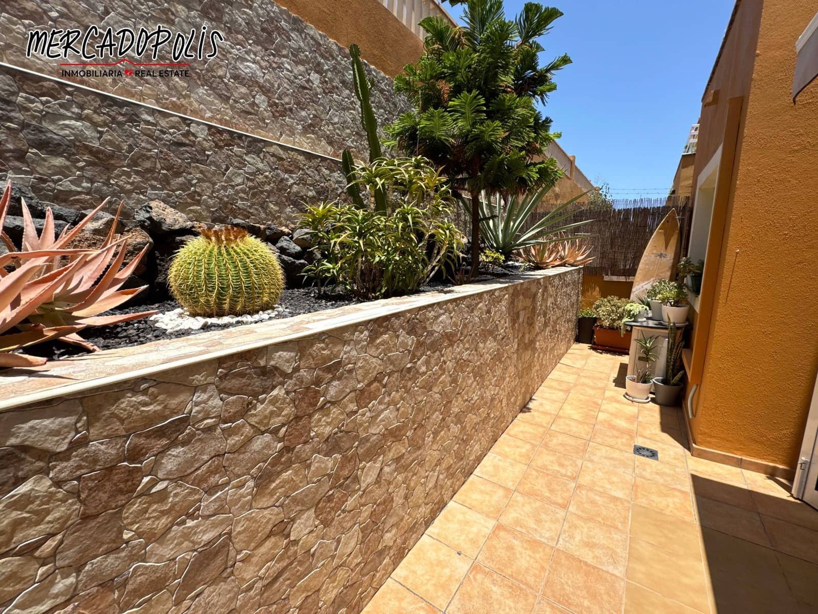 2 soveværelse Semi-Rækkehus til salg i Corralejo med swimmingpool garage - € 350.000 (Ref: 9116611)