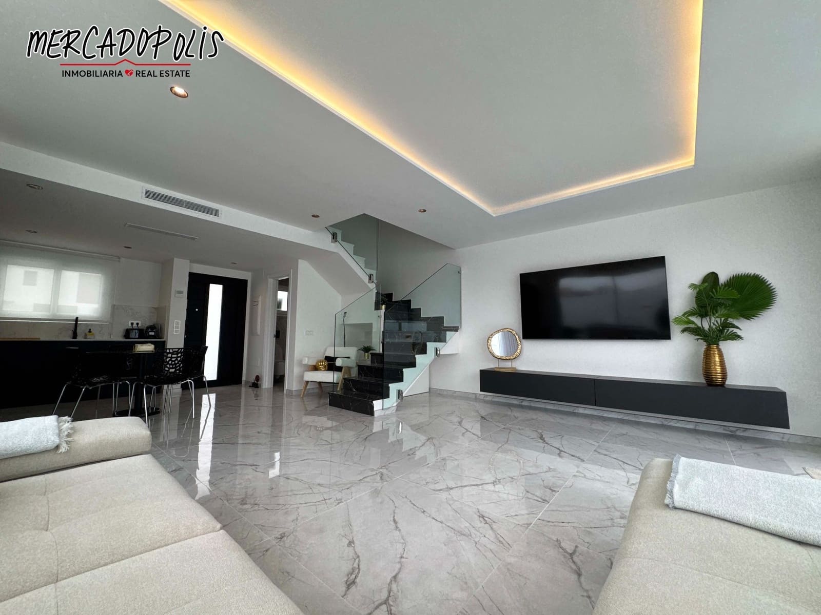 3 makuuhuone Huvila vuokrattavana paikassa Corralejo mukana uima-altaan 
autotalli - 3 500 € (Ref: 9251849)