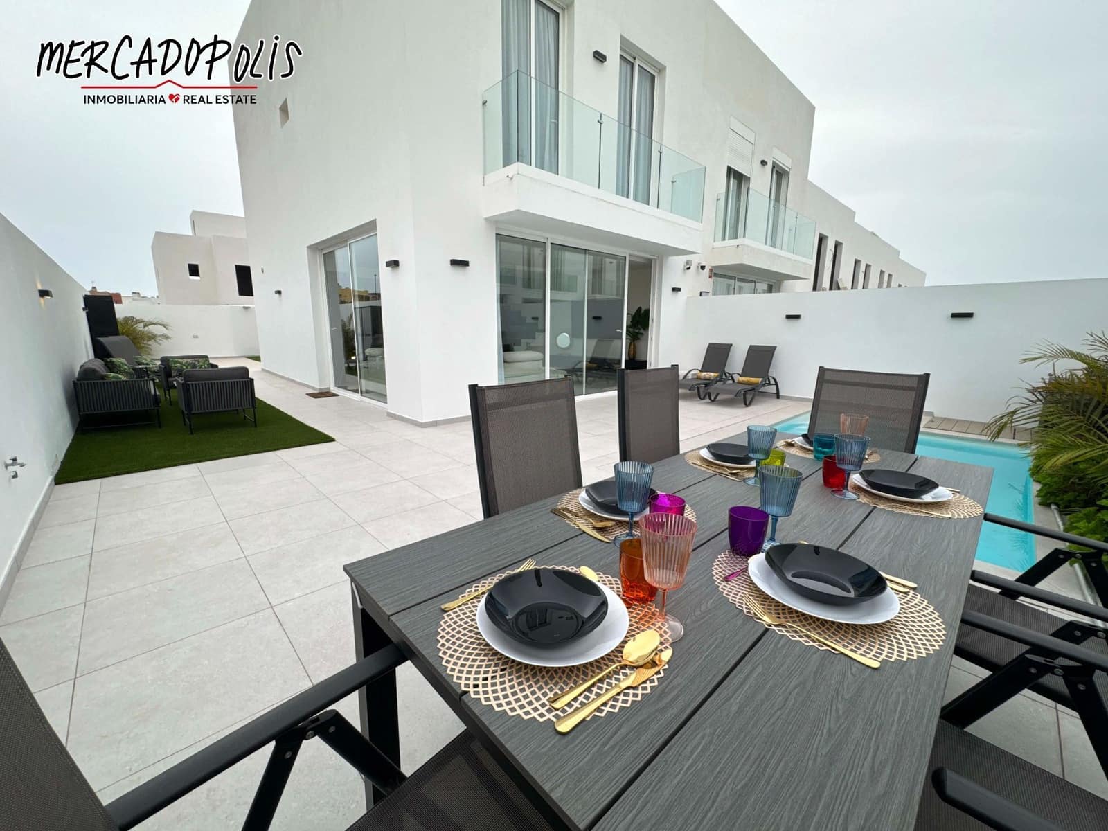 3 makuuhuone Huvila vuokrattavana paikassa Corralejo mukana uima-altaan 
autotalli - 3 500 € (Ref: 9251849)