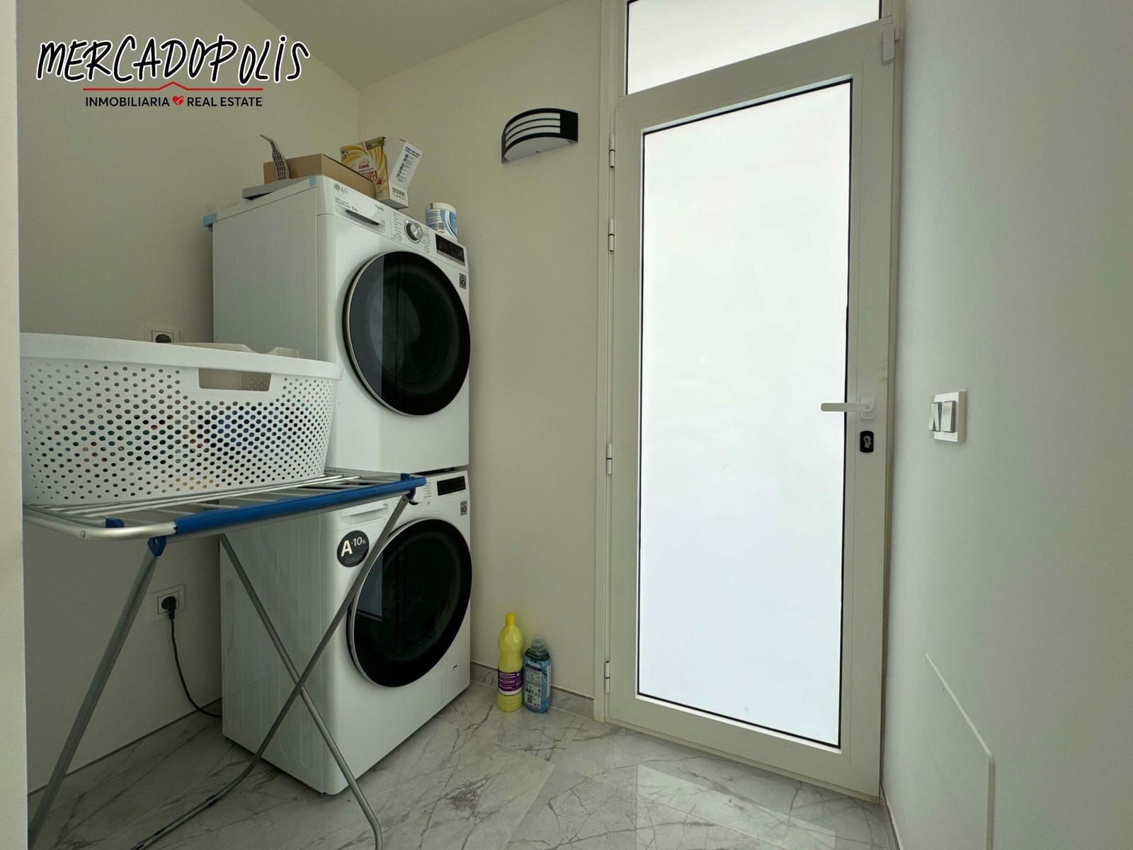 3 makuuhuone Huvila vuokrattavana paikassa Corralejo mukana uima-altaan 
autotalli - 3 500 € (Ref: 9251849)