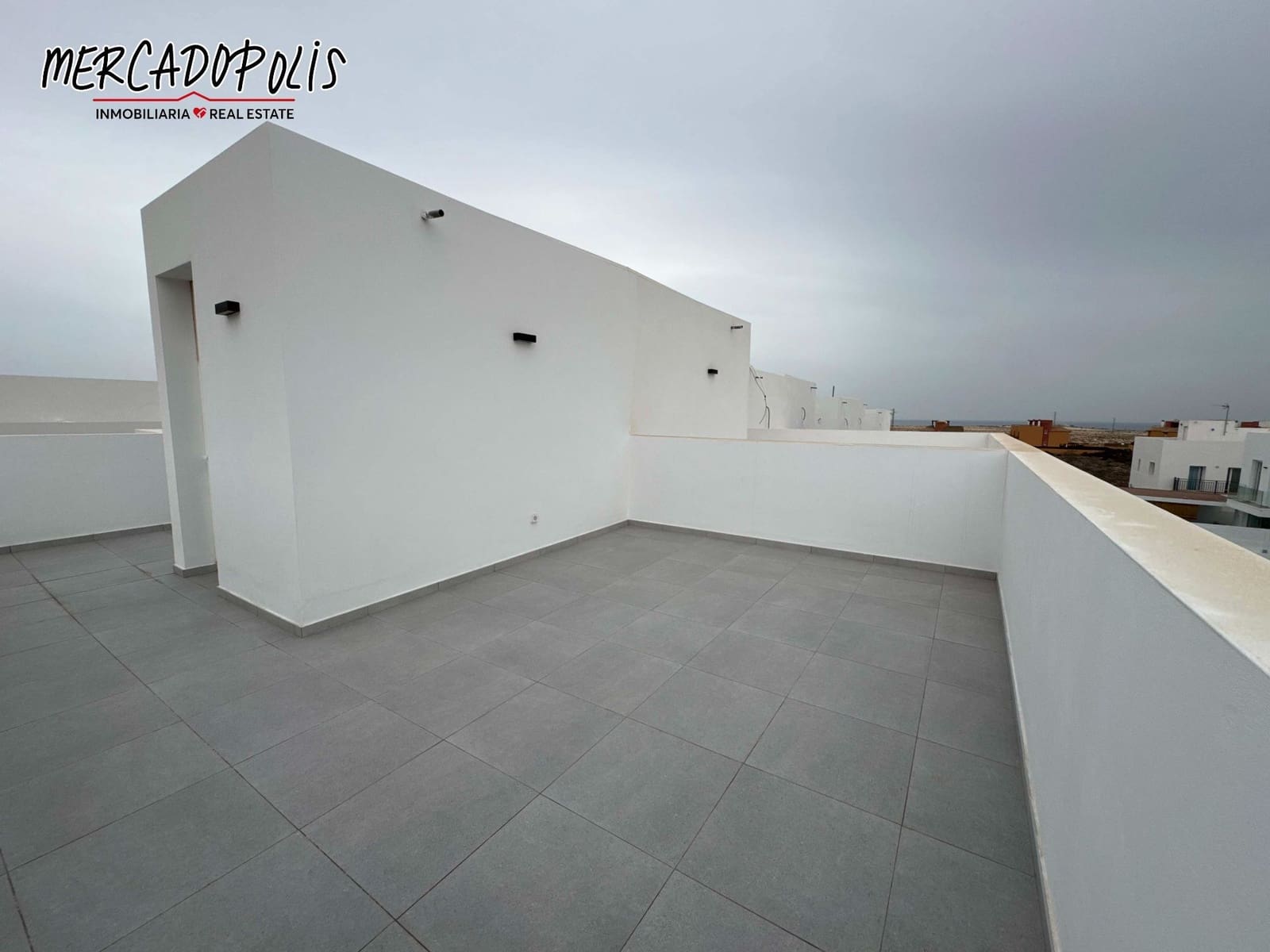 3 makuuhuone Huvila vuokrattavana paikassa Corralejo mukana uima-altaan 
autotalli - 3 500 € (Ref: 9251849)