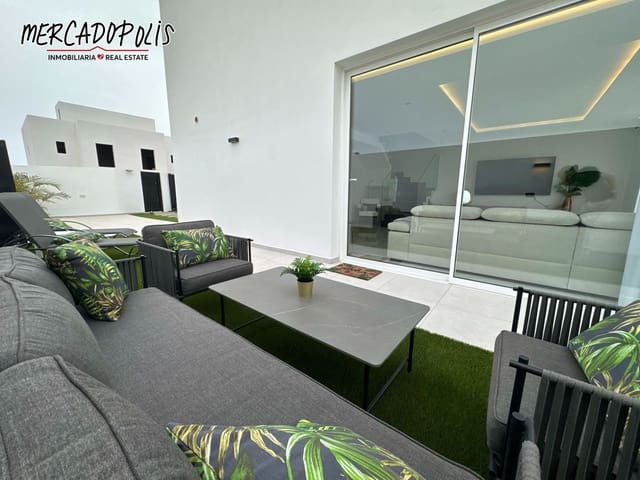 3 makuuhuone Huvila vuokrattavana paikassa Corralejo, La Oliva mukana uima-altaan 
autotalli - 3 500 € (Ref: 9251849)