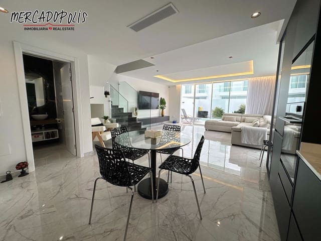 3 makuuhuone Huvila vuokrattavana paikassa Corralejo, La Oliva mukana uima-altaan 
autotalli - 3 500 € (Ref: 9251849)