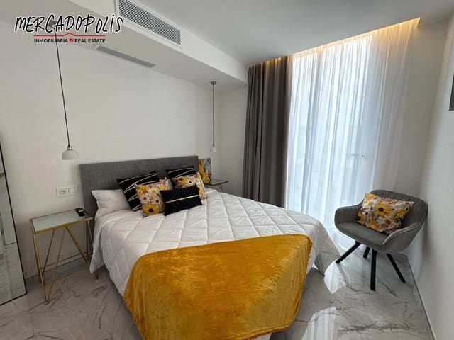 3 makuuhuone Huvila vuokrattavana paikassa Corralejo, La Oliva mukana uima-altaan 
autotalli - 3 500 € (Ref: 9251849)