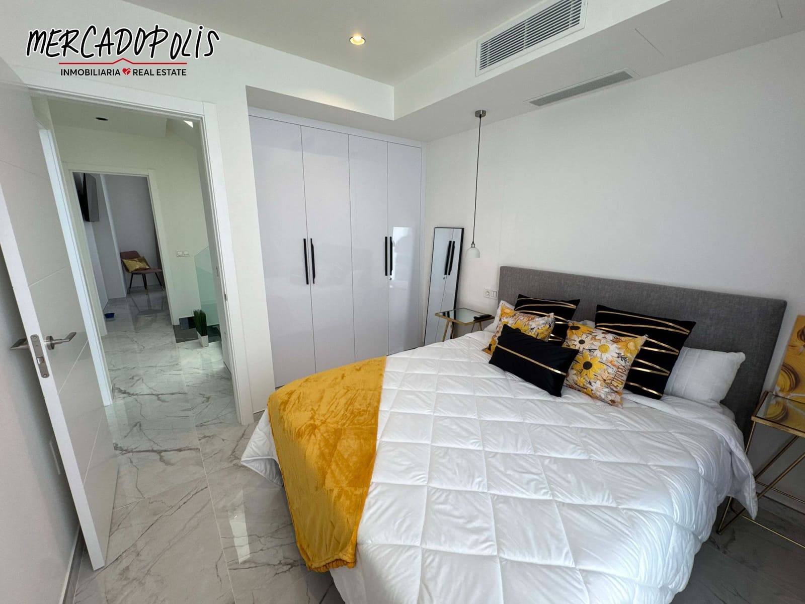 3 makuuhuone Huvila vuokrattavana paikassa Corralejo mukana uima-altaan 
autotalli - 3 500 € (Ref: 9251849)