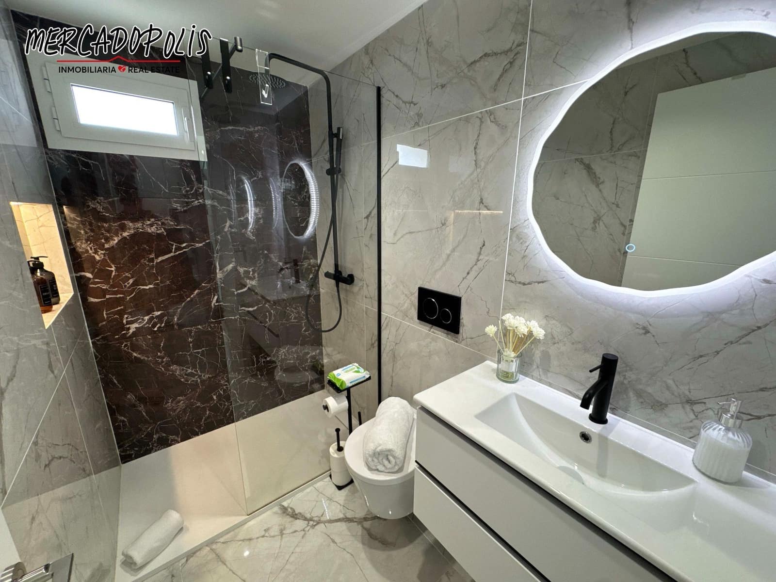 3 makuuhuone Huvila vuokrattavana paikassa Corralejo mukana uima-altaan 
autotalli - 3 500 € (Ref: 9251849)