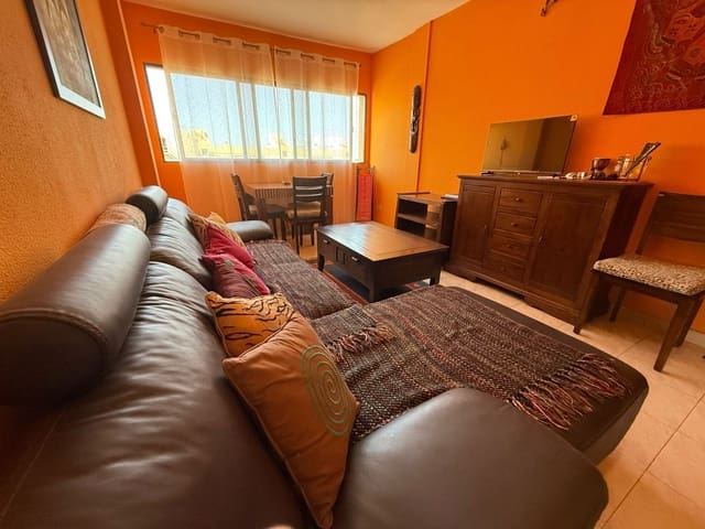 Appartement de 2 chambres à louer à Corralejo, La Oliva - 1 400 € (Ref: 9472228)