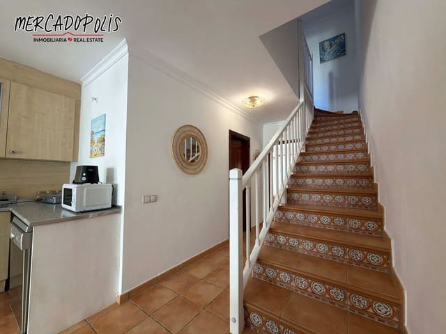 Pareado de 3 habitaciones en Corralejo, La Oliva en alquiler con piscina - 2.500 € (Ref: 9547597)