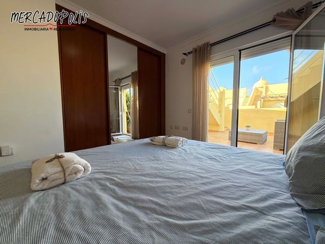 Pareado de 3 habitaciones en Corralejo, La Oliva en alquiler con piscina - 2.500 € (Ref: 9547597)