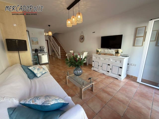 Pareado de 3 habitaciones en Corralejo, La Oliva en alquiler con piscina - 2.500 € (Ref: 9547597)