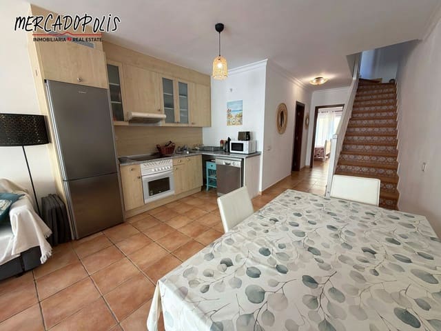 Pareado de 3 habitaciones en Corralejo, La Oliva en alquiler con piscina - 2.500 € (Ref: 9547597)
