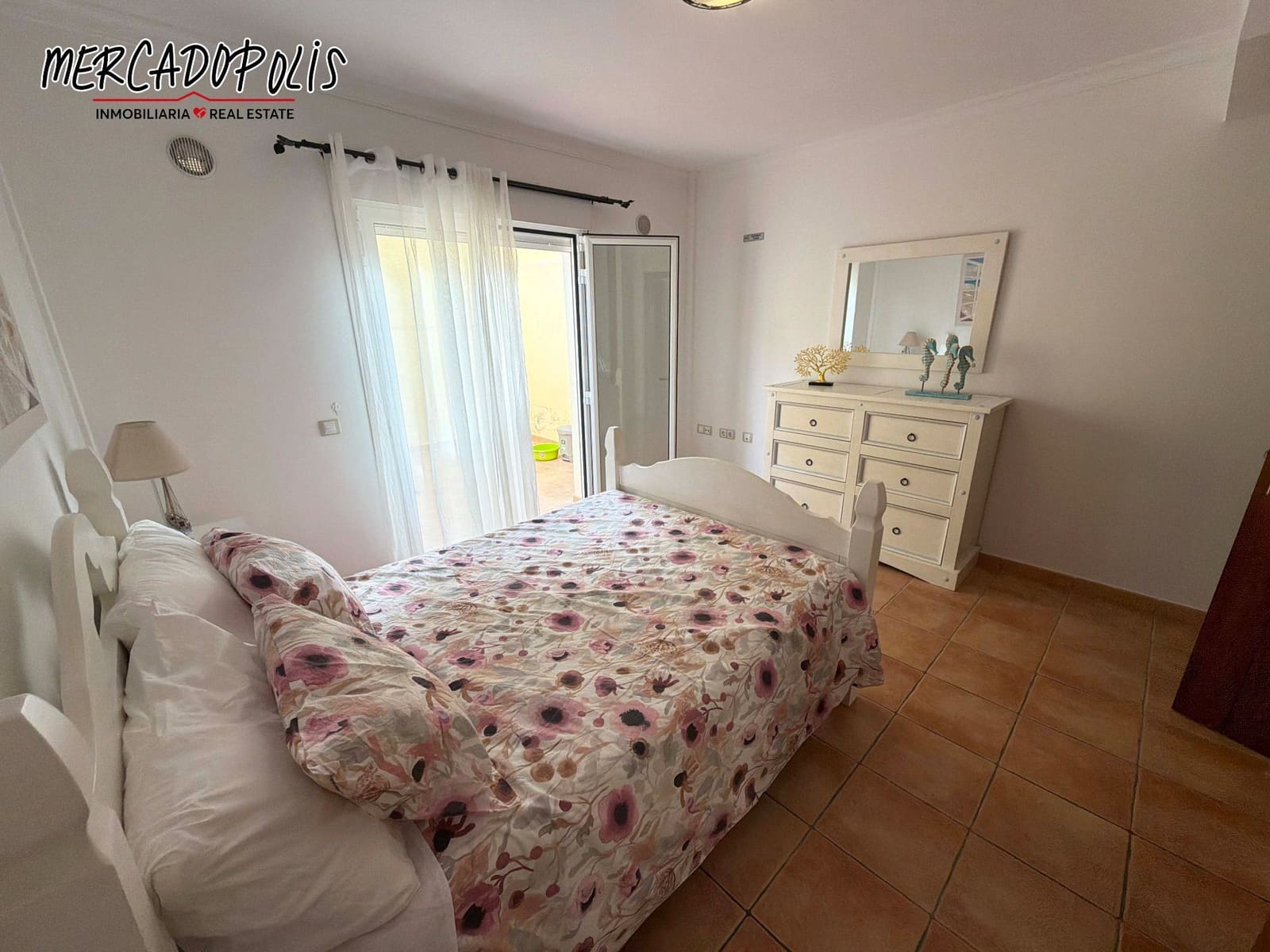 Pareado de 3 habitaciones en Corralejo en alquiler con piscina - 2.500 € (Ref: 9547597)