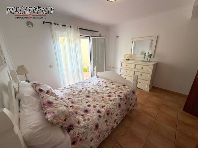Pareado de 3 habitaciones en Corralejo, La Oliva en alquiler con piscina - 2.500 € (Ref: 9547597)