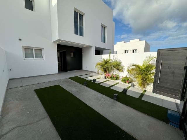 3 sovrum Villa till salu i Corralejo, La Oliva med pool garage - 450 000 € (Ref: 9607197)