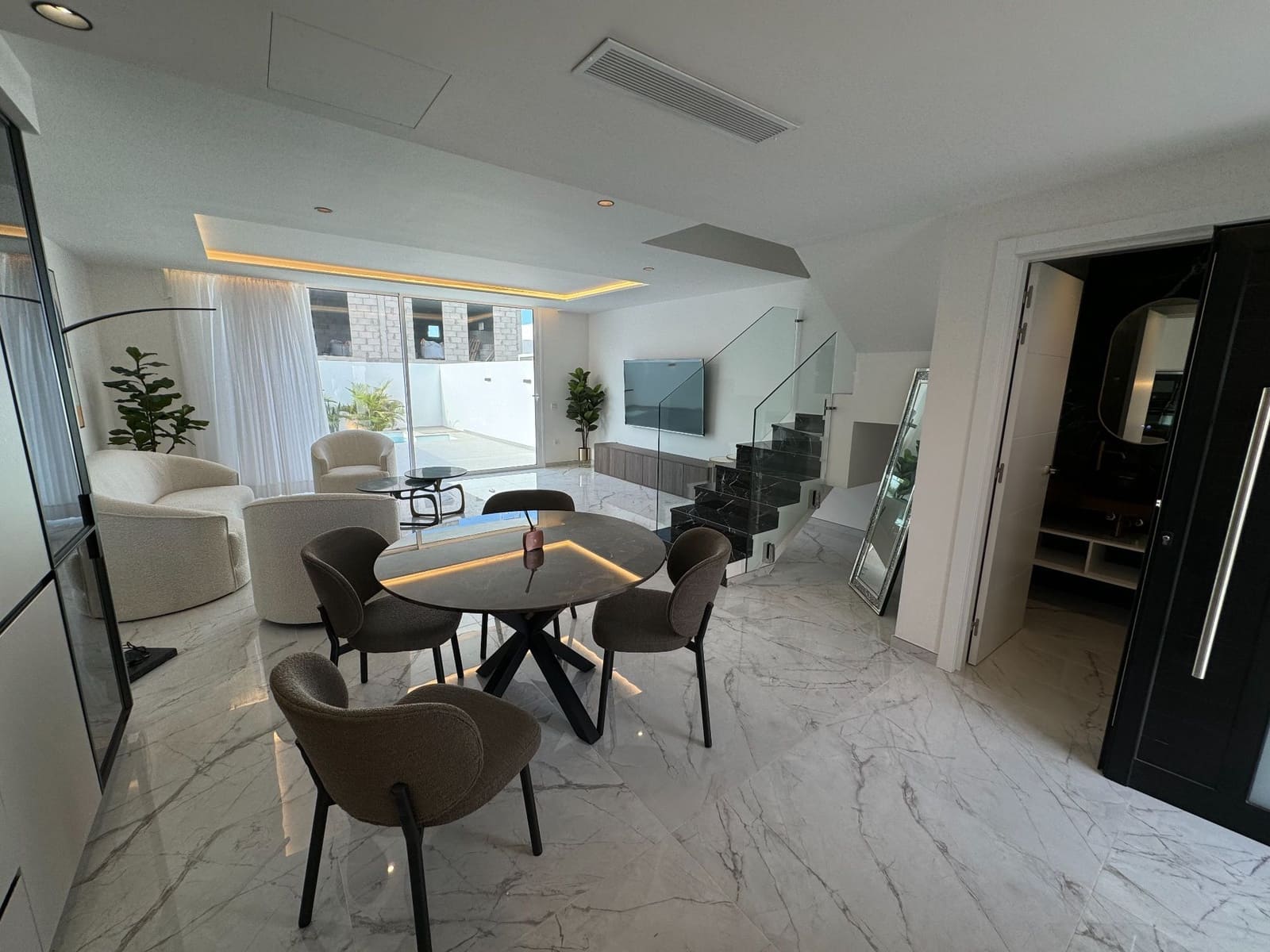 3 sovrum Villa till salu i Corralejo med pool garage - 450 000 € (Ref: 9607197)