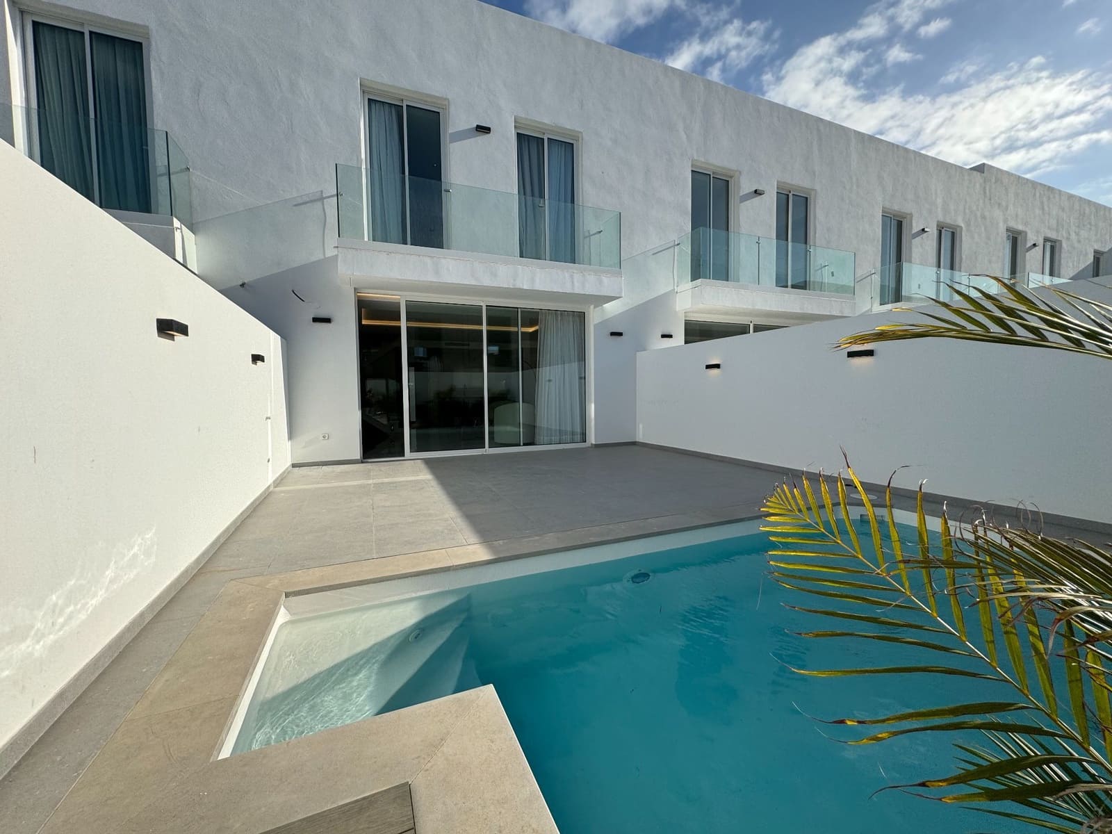 3 sovrum Villa till salu i Corralejo med pool garage - 450 000 € (Ref: 9607197)