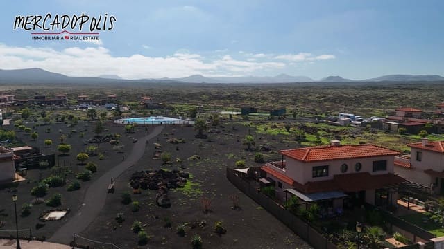 3 sypialnia Willa na sprzedaż w Lajares, La Oliva z basenem - 330 000 € (Ref: 9620766)