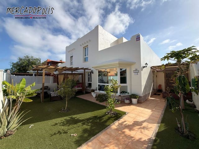 3 soverom Kjedet enebolig til salgs i Corralejo, La Oliva med garasje - € 415 000 (Ref: 9629620)