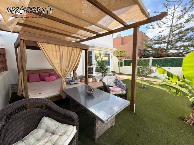 3 soverom Kjedet enebolig til salgs i Corralejo, La Oliva med garasje - € 415 000 (Ref: 9629620)