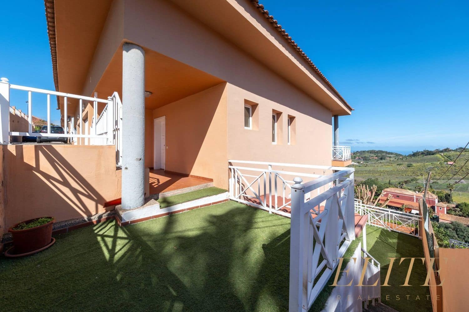 4 bedroom Townhouse for sale in Santa Brigida with garage - € 575,000 (Ref: 9586833)