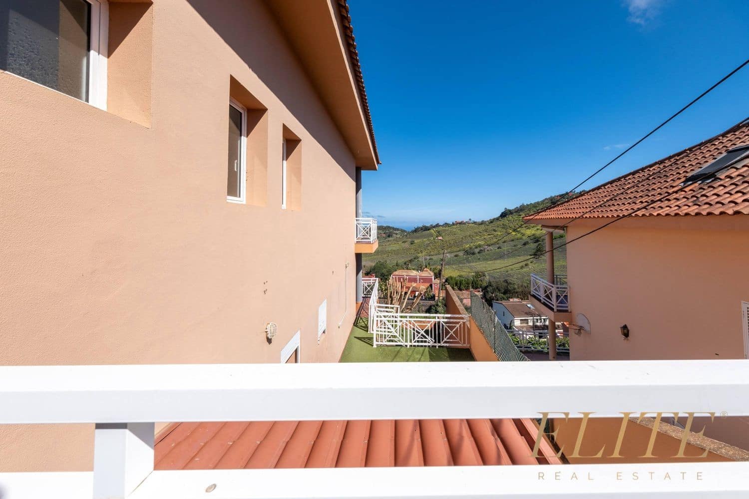 4 bedroom Townhouse for sale in Santa Brigida with garage - € 575,000 (Ref: 9586833)