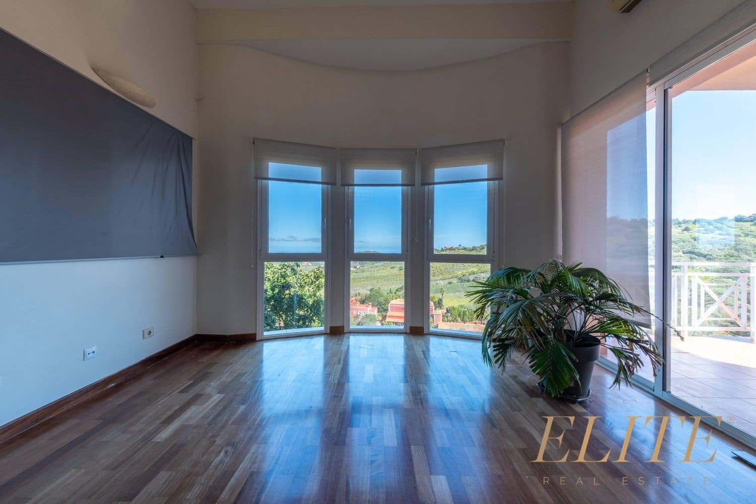 4 bedroom Townhouse for sale in Santa Brigida with garage - € 575,000 (Ref: 9586833)