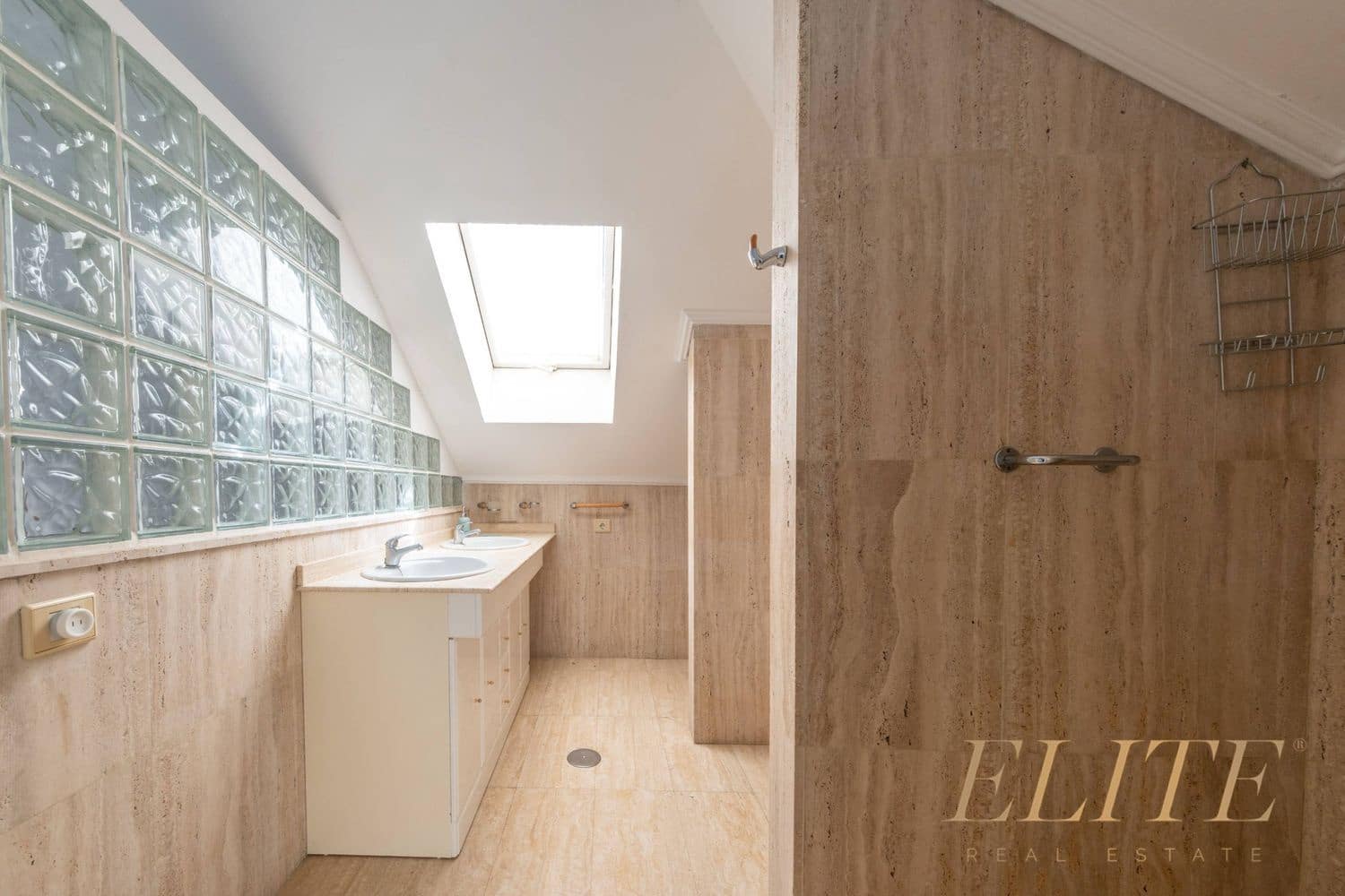 4 bedroom Townhouse for sale in Santa Brigida with garage - € 575,000 (Ref: 9586833)