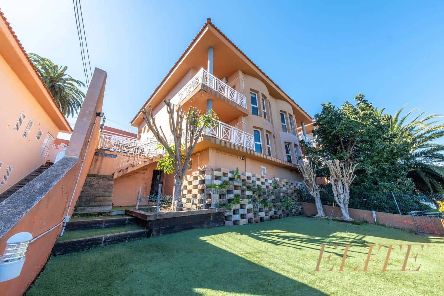 4 bedroom Townhouse for sale in Santa Brigida with garage - € 575,000 (Ref: 9586833)