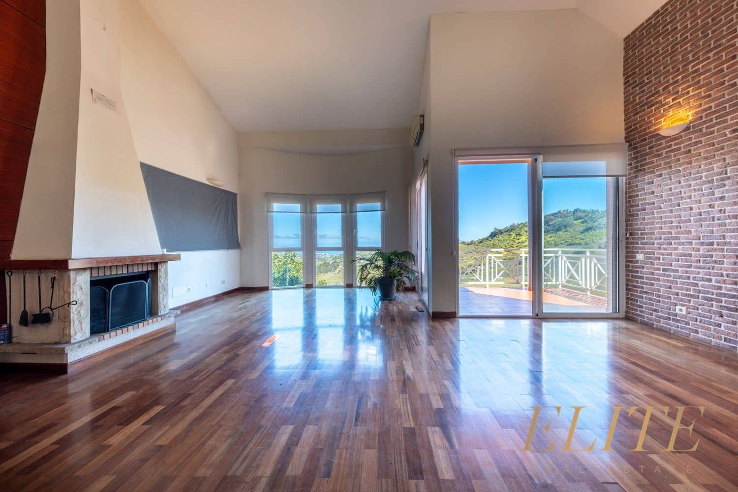 4 bedroom Townhouse for sale in Santa Brigida with garage - € 575,000 (Ref: 9586833)