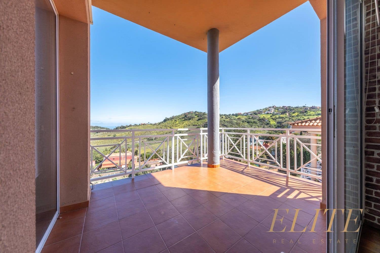 4 bedroom Townhouse for sale in Santa Brigida with garage - € 575,000 (Ref: 9586833)