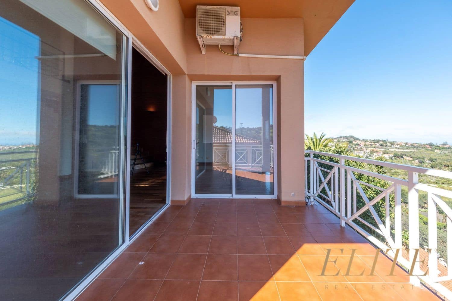 4 bedroom Townhouse for sale in Santa Brigida with garage - € 575,000 (Ref: 9586833)