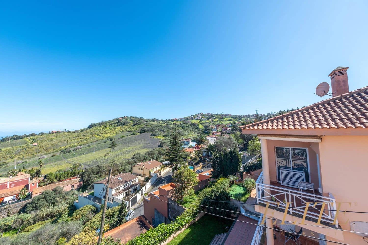 4 bedroom Townhouse for sale in Santa Brigida with garage - € 575,000 (Ref: 9586833)