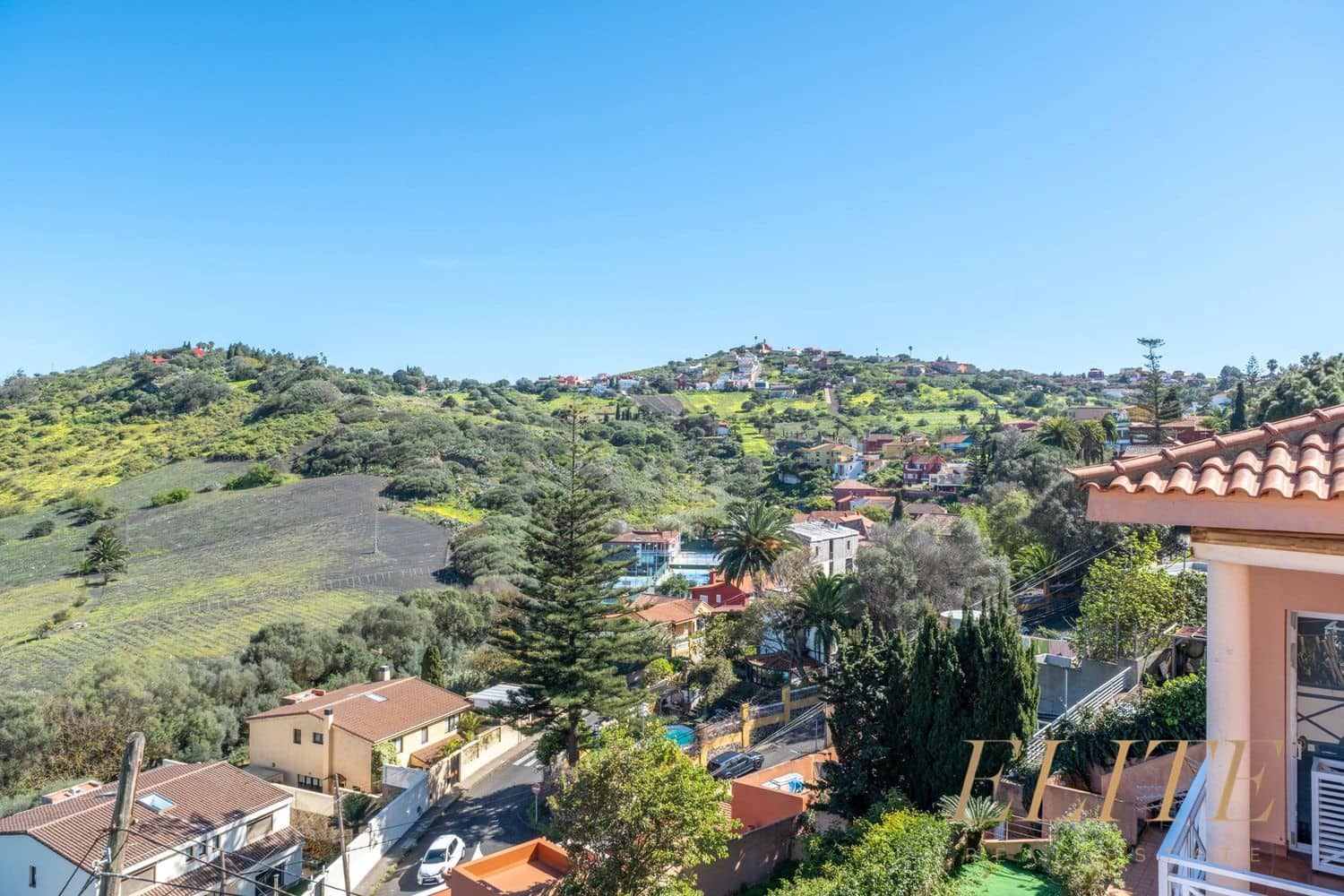 4 bedroom Townhouse for sale in Santa Brigida with garage - € 575,000 (Ref: 9586833)