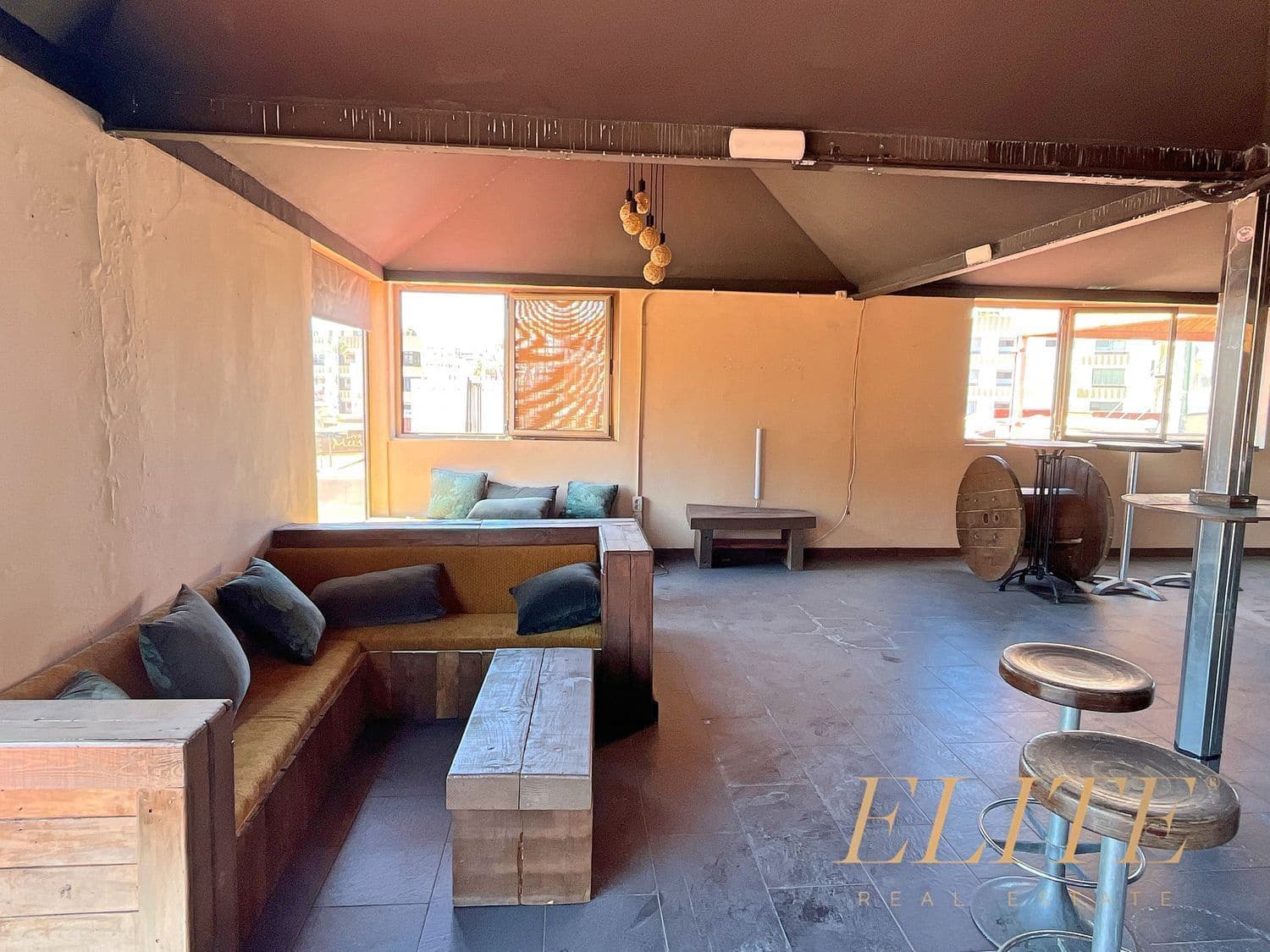 Commercial for sale in Playa del Ingles - € 350,000 (Ref: 9586835)