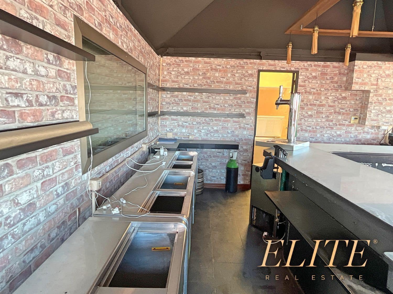 Commercial for sale in Playa del Ingles - € 350,000 (Ref: 9586835)