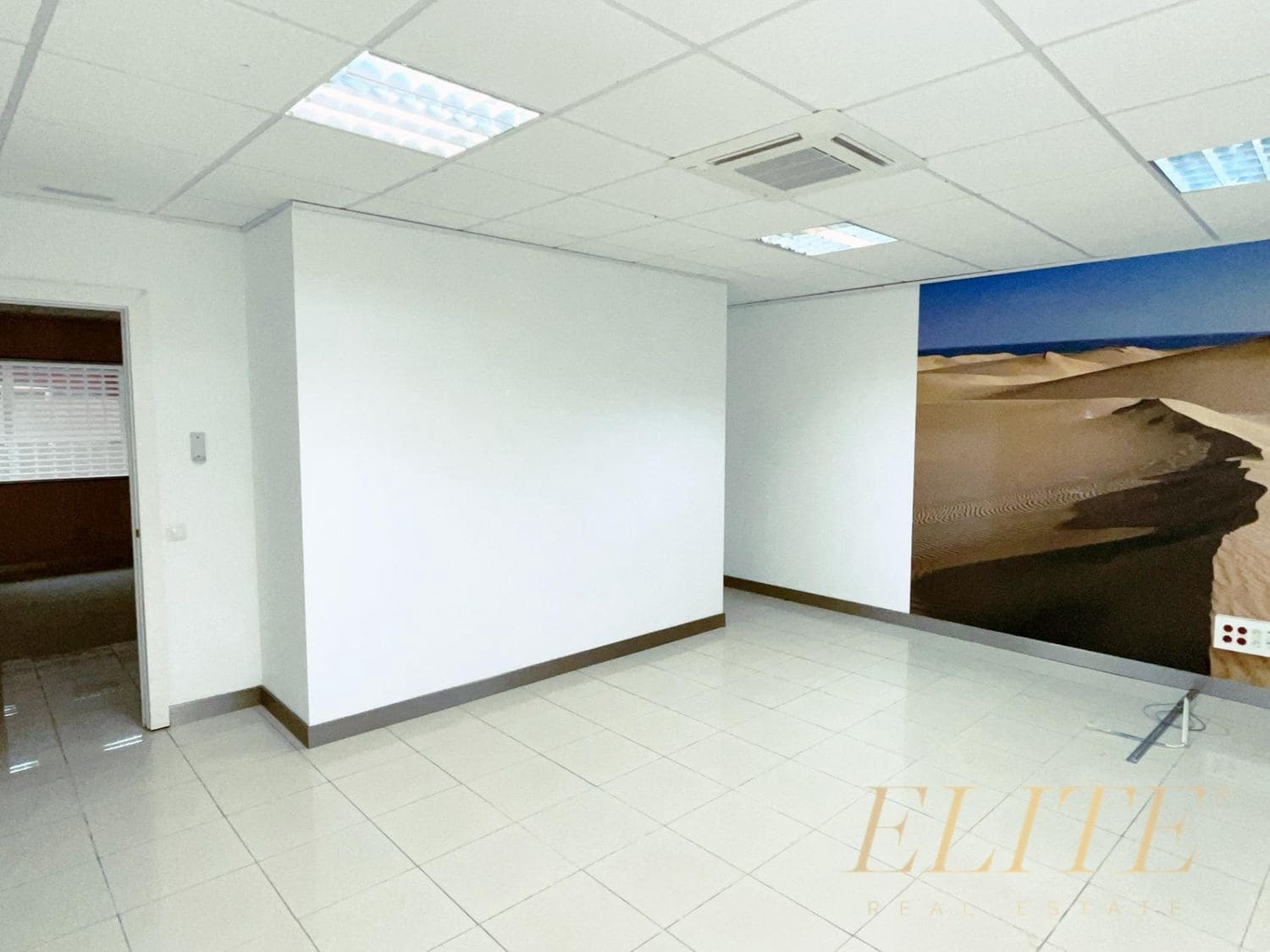 Commercial for rent in Sonneland - € 1,900 (Ref: 9586836)