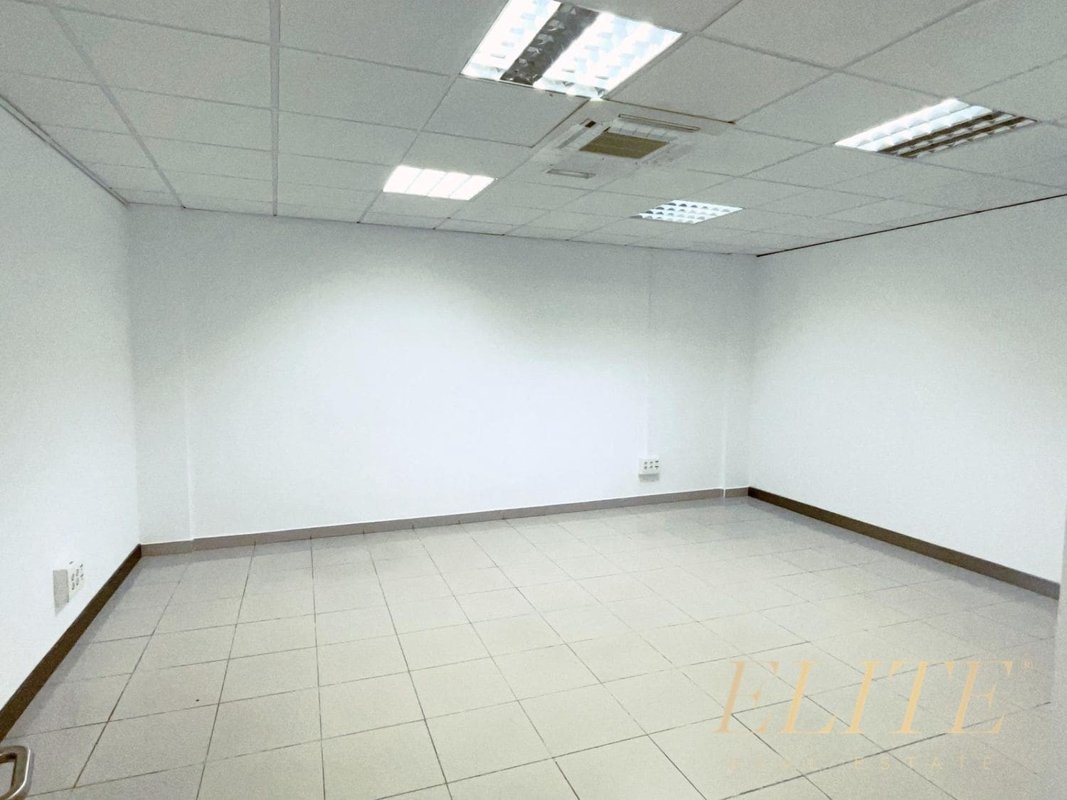 Commercial for rent in Sonneland - € 1,900 (Ref: 9586836)