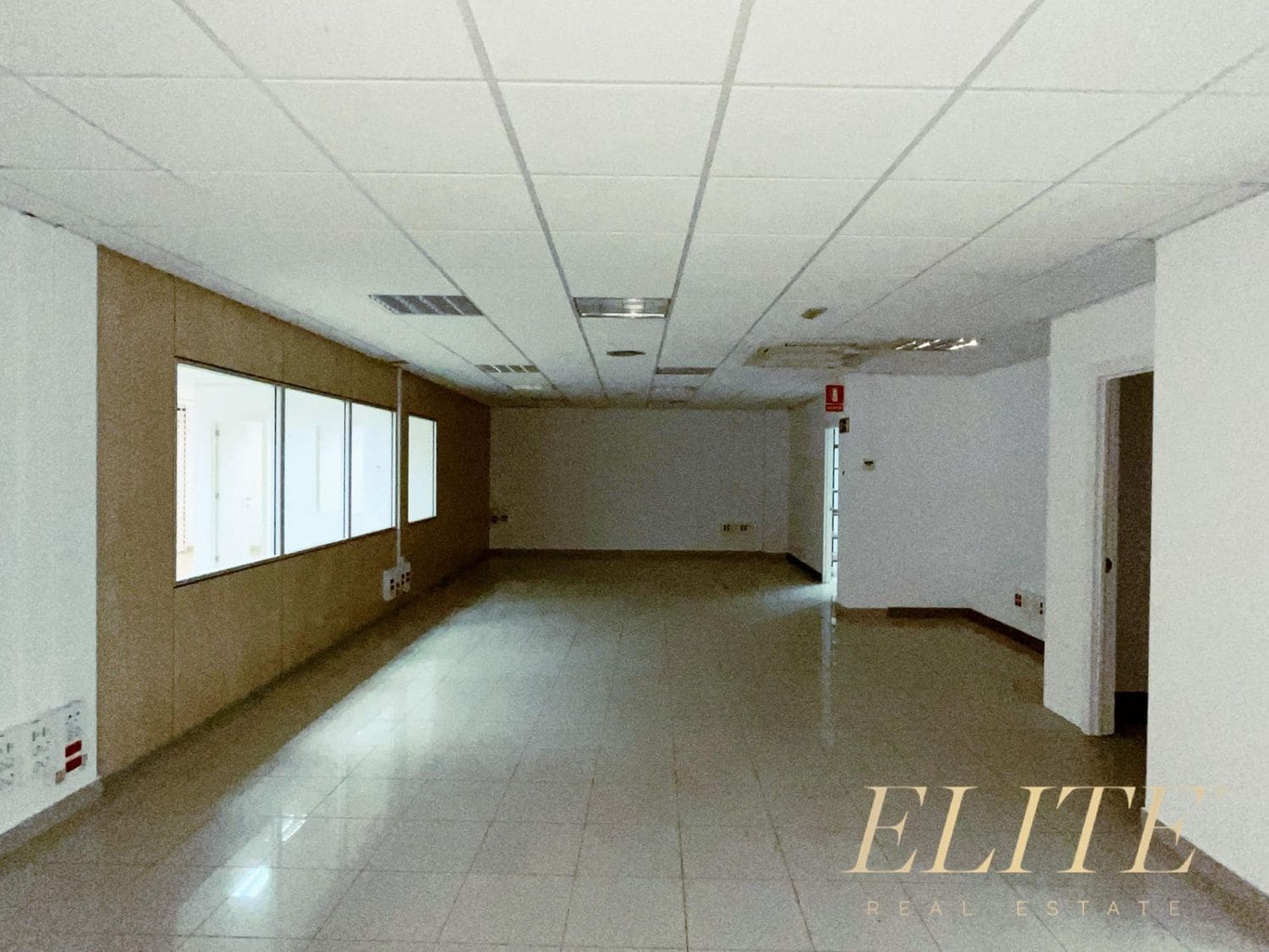 Commercial for rent in Sonneland - € 1,900 (Ref: 9586836)