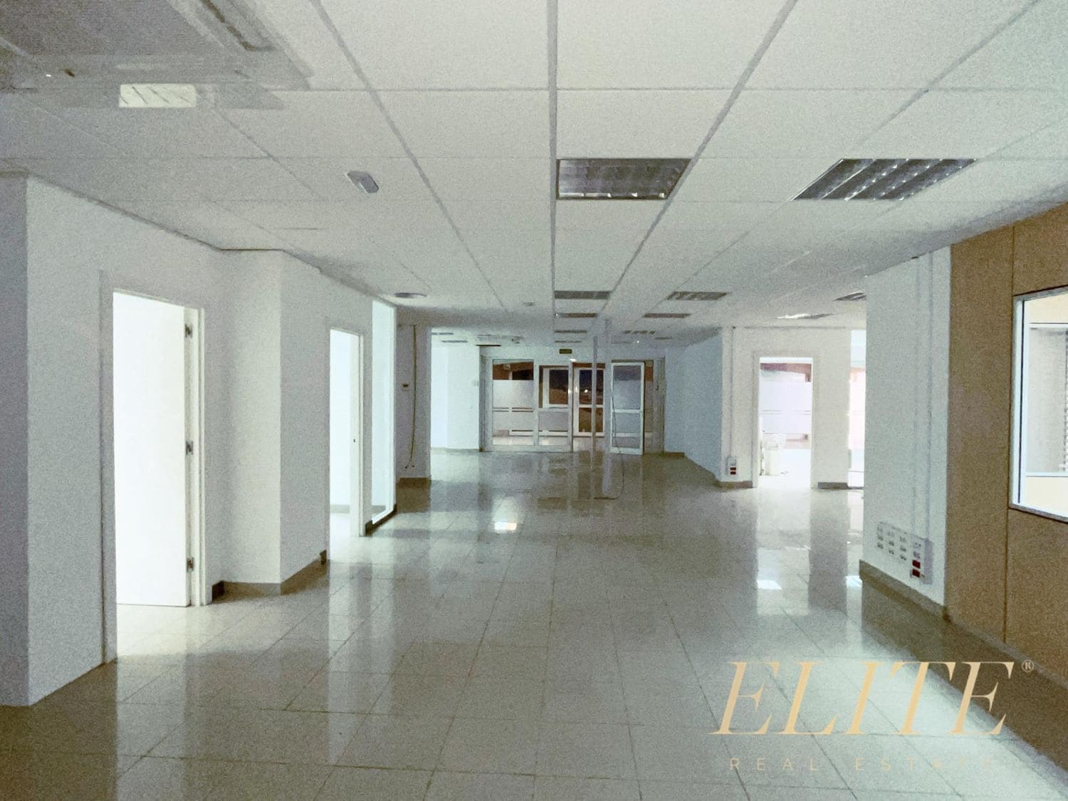 Commercial for rent in Sonneland - € 1,900 (Ref: 9586836)