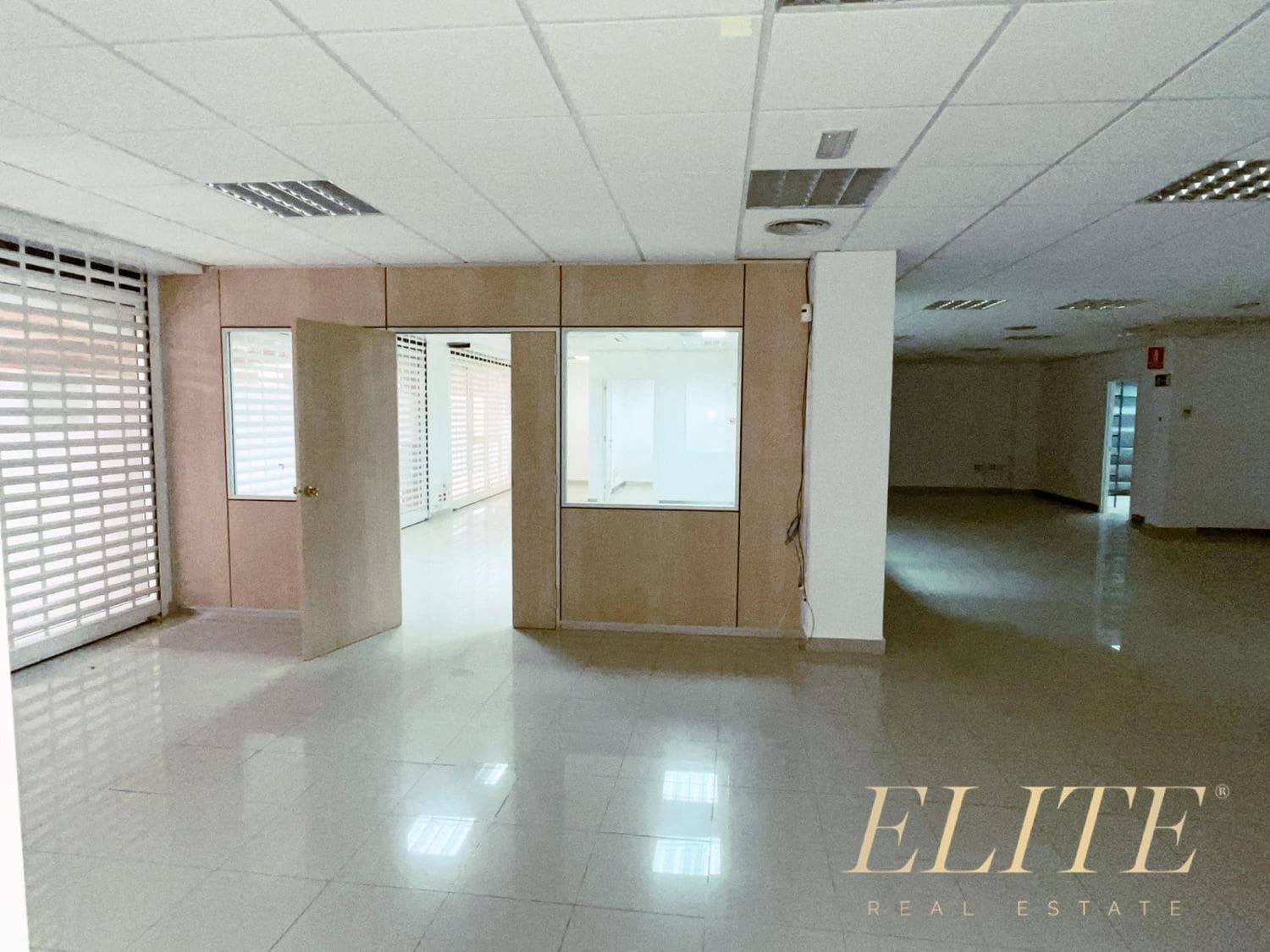 Commercial for rent in Sonneland - € 1,900 (Ref: 9586836)