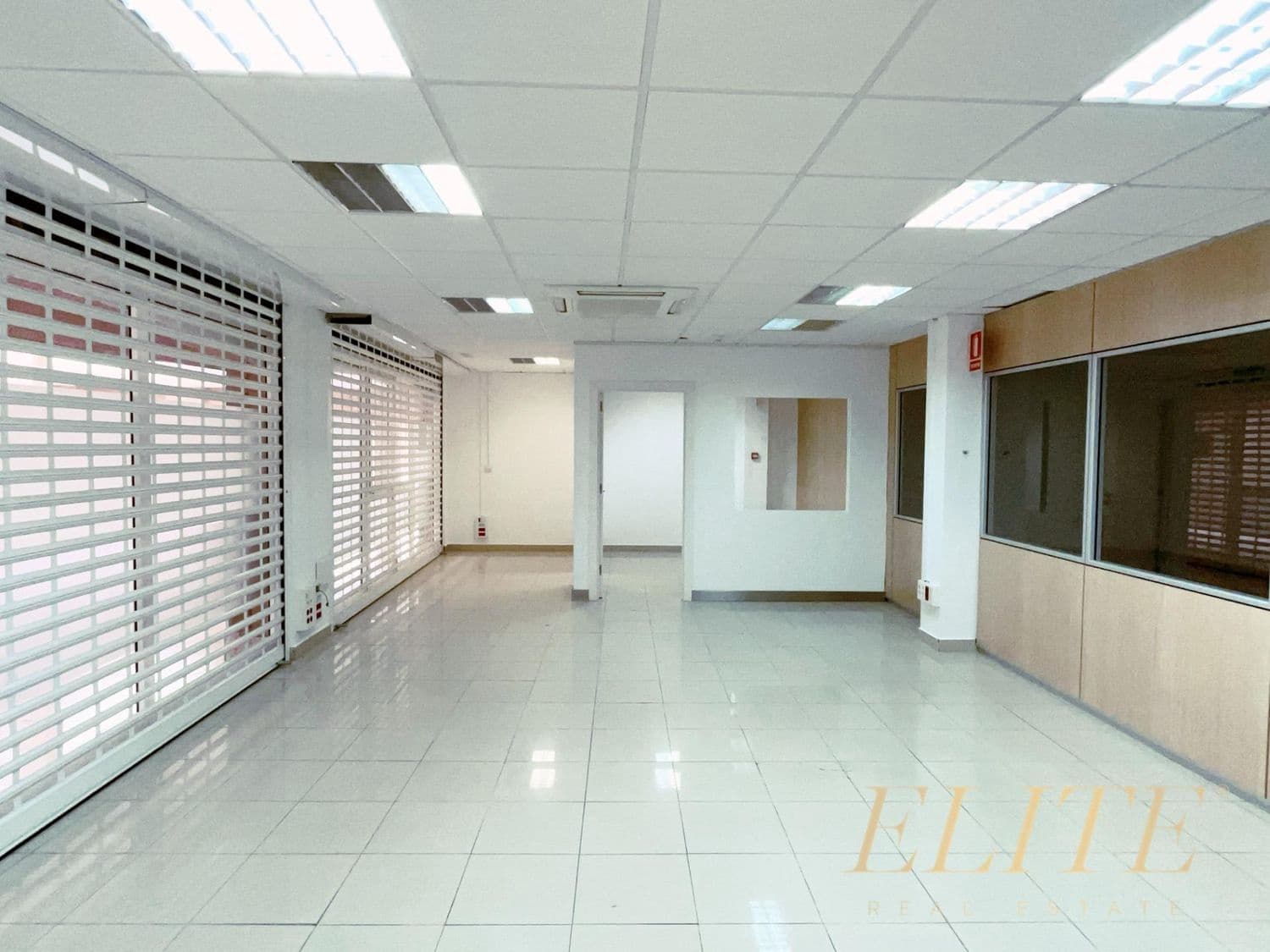 Commercial for rent in Sonneland - € 1,900 (Ref: 9586836)