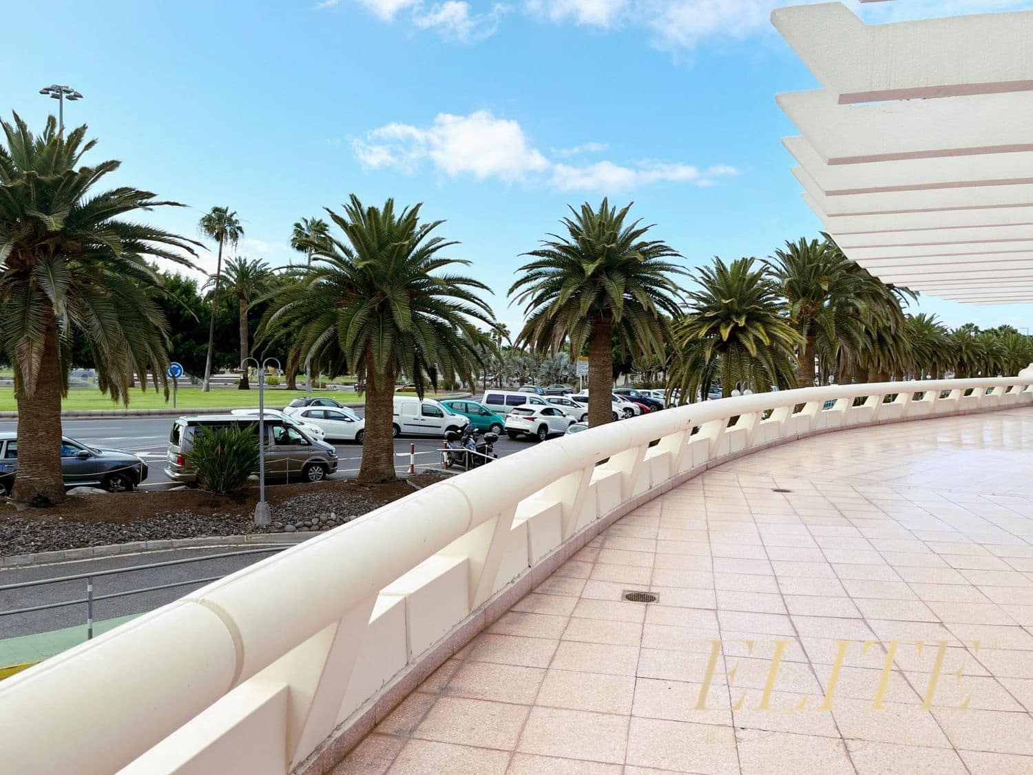 Commercial for rent in Sonneland - € 1,900 (Ref: 9586836)