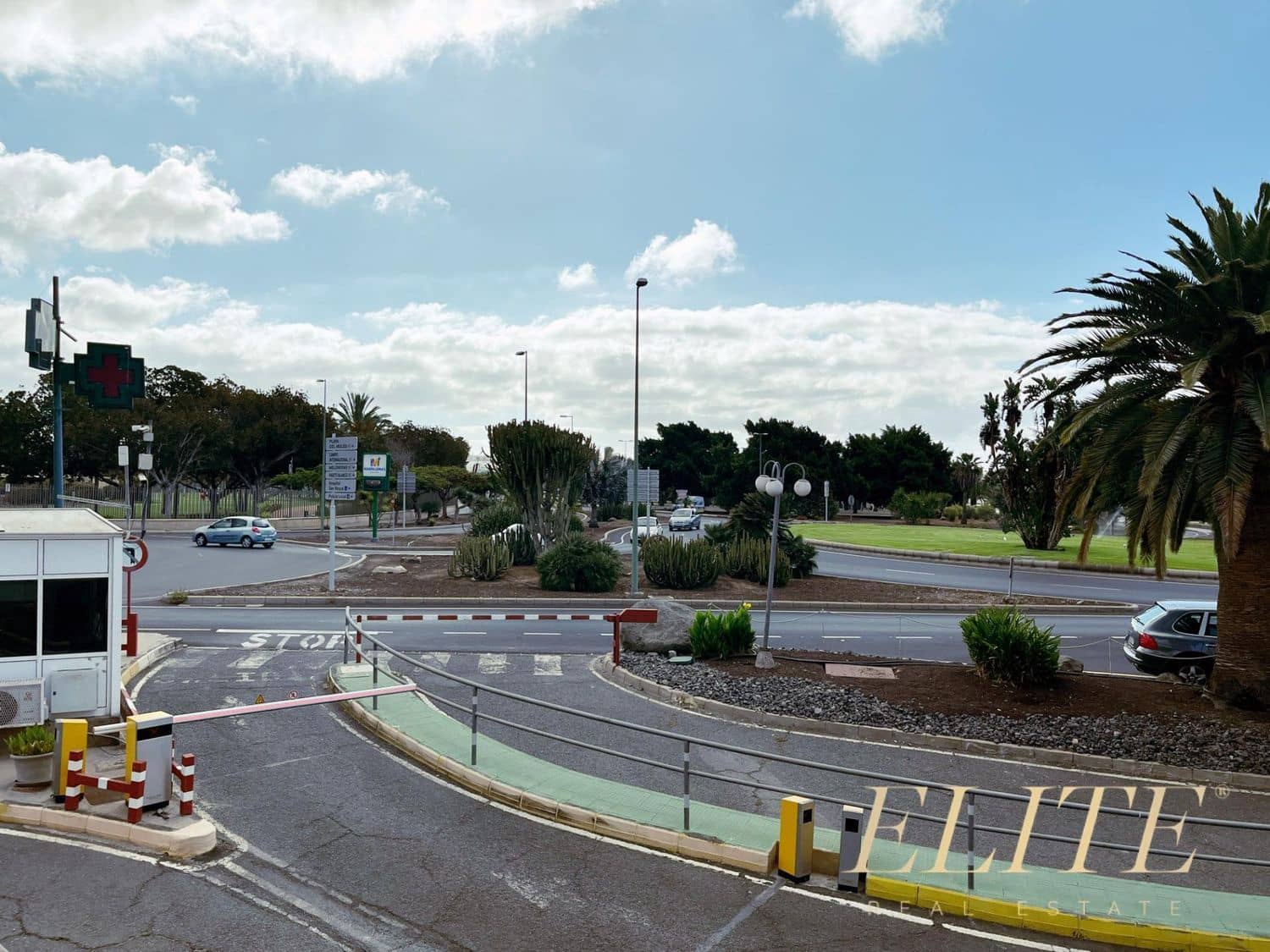 Commercial for rent in Sonneland - € 1,900 (Ref: 9586836)